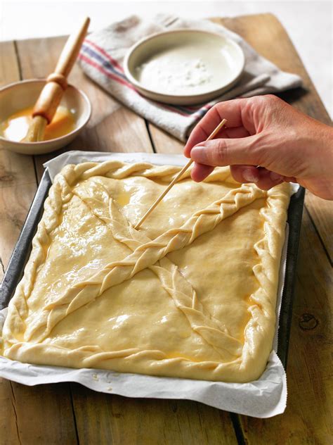 Empanada gallega de atún pimientos y tomate receta tradicional