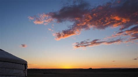 Premium Photo Sunset Sky With A Ger Near Flaming Cliffs In Gobi