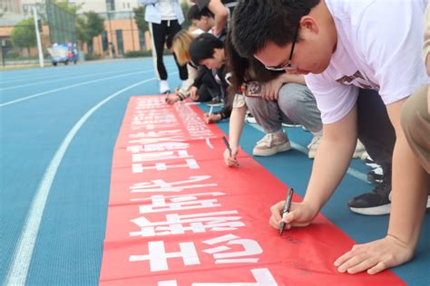 计算机学院举办 本科生升旗仪式暨五四青年节爱国主义教育