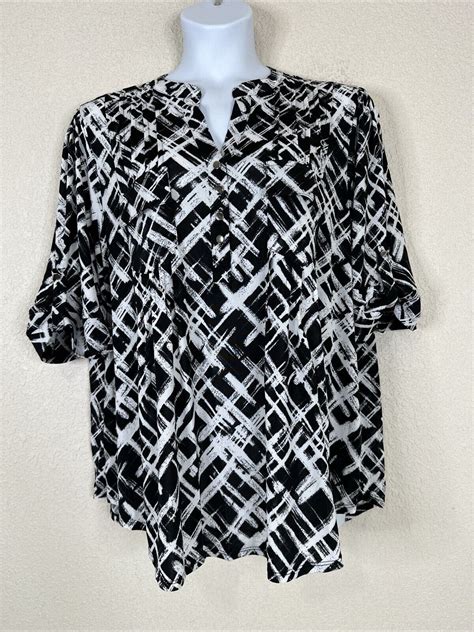 Nwt Cocomo Womens Plus Size X Blk Wht Crosshatch Pocket V Neck Top