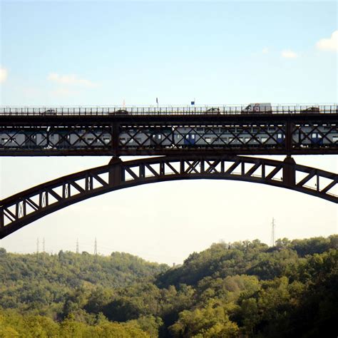 Paderno Minaccia Di Buttarsi Dal Ponte Intervengono I Soccorsi