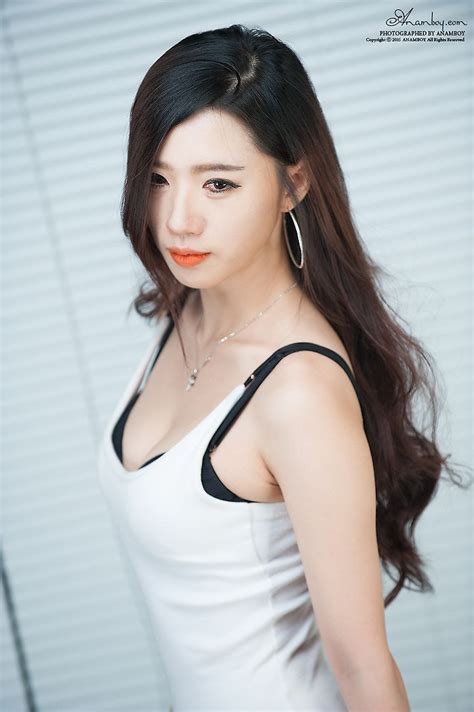 모델 송주아 Women Camisole Top Tank Tops