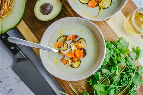 Crema fría de melón y yogur con crujiente de zanahoria y calabacín Jimbee