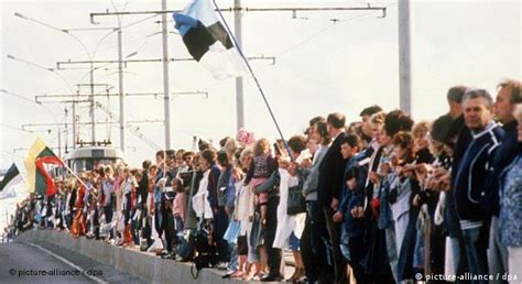 Crisis Hit Baltic States Mark 20th Anniversary Of Human Chain Europe