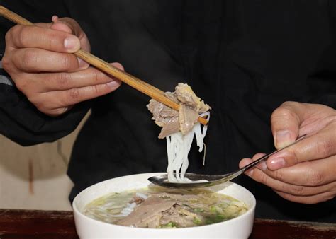 den ha giang thuong thuc mon bun vit lang cua nguoi tay bao tuyen