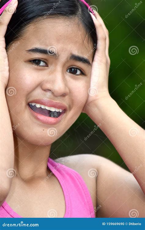 Une Adolescente Philippine Angoissante Photo Stock Image Du Fille