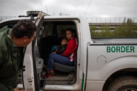 Las Instalaciones De La Patrulla Fronteriza Ponen En Riesgo A Detenidos