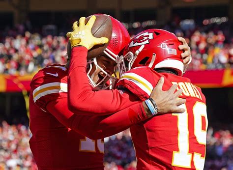 Patrick Mahomes 4 Td Passes Lead Chiefs Past Jaguars National Football Post