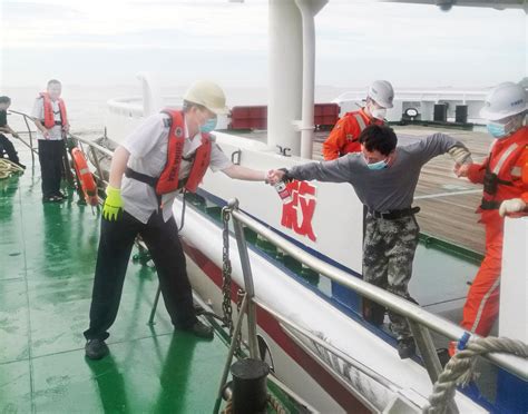 浙江舟山外海两轮船相撞，4名落水船员获救无生命危险新浪财经新浪网