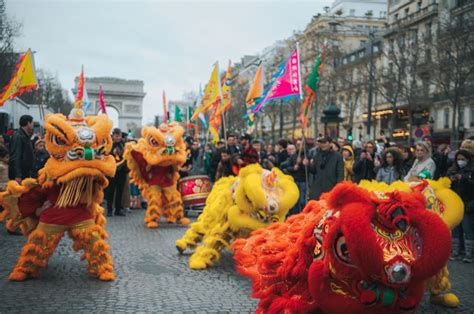 Le Groupe Barri Re Organise Son E Nouvel An Lunaire Sur Les Champs Lys Es