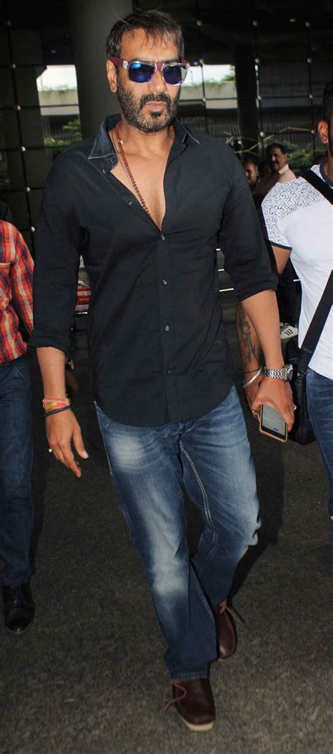 Ajay Devgn Spotted at Mumbai Airport | CineHub