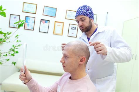 Traitement De Calvitie Douleur Patiente De La Perte Des Cheveux En