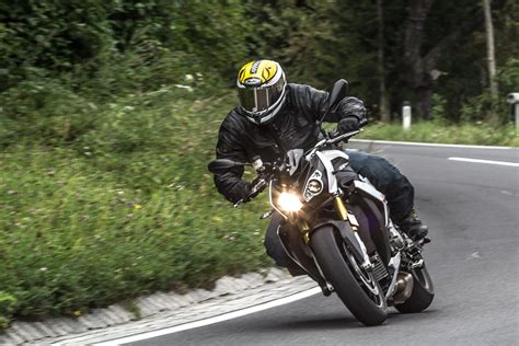 Power Naked Bike Test Aprilia Tuono V Rr Vs Bmw S R