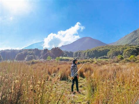 Buat Kamu Yang Hobi Mendaki 5 Gunung Di Garut Ini Wajib Kamu Kunjungi