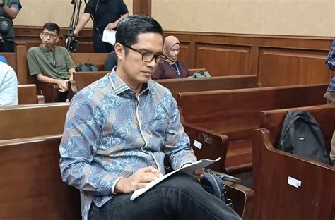 Penampakan Mantan Jubir KPK Febri Diansyah Tiba Di Pengadilan Tipikor