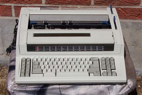 IBM WHEELWRITER 2500 BY LEXMARK ELECTRIC TYPEWRITER - Imagine41