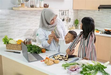 Ragam Aktivitas Memasak Yang Sesuai Untuk Anak Usia 2 10 Tahun Ke Atas