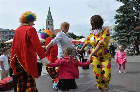 Mamy z Olesna zmieniły oleski Rynek w miasteczko dzieci zdjęcia