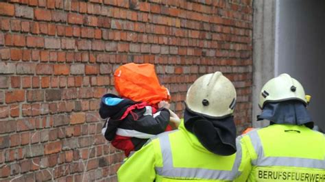 Fotos Groner Landstraße Feuerwehr rettet vier Menschen