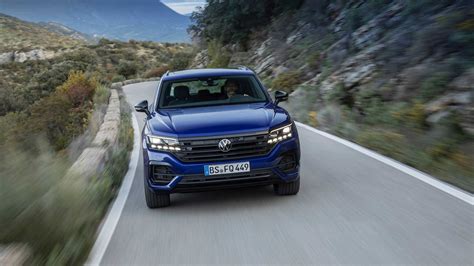 2021 Volkswagen Touareg R Plug-In Hybrid V6 Packs 462 PS, 14.1-kWh ...