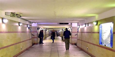 Attento Abbiamo Un Coltello Enne Rapinato In Stazione A Pisa La