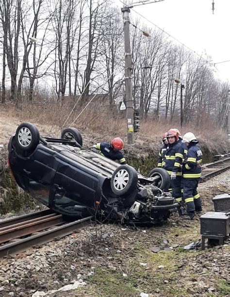 Un Autoturism A Plonjat Pe Calea Ferata Langa Predeal Ghimpele