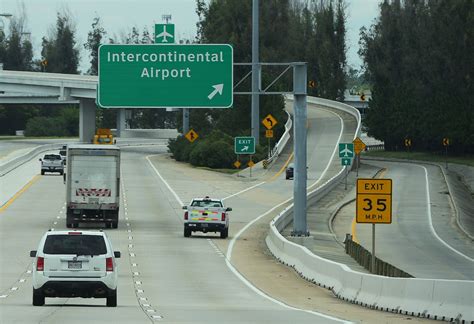 Houston airport changing arrival, departure curbs next week