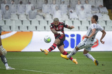 Ap S Dez Jogos Gabigol Volta A Marcar Bola Rolando No Flamengo