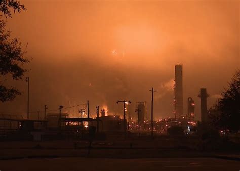 Explosión en planta química en EE UU observada a kilómetros de