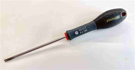 How to Use a Flathead Screwdriver - TheToolWiki