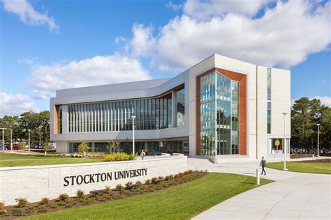 Stockton University: New Science Gateway Complex - Perkins Eastman