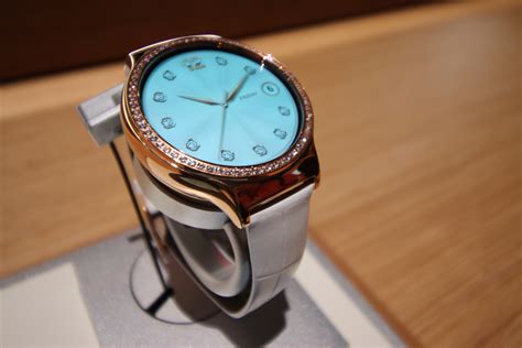 Hands-on with Huawei's smartwatches for the ladies