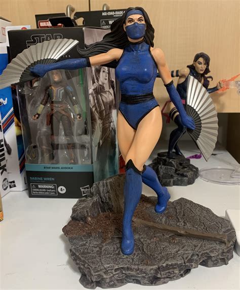 My kitana statue came in today. 😁🙌🏽😍 : r/MortalKombat