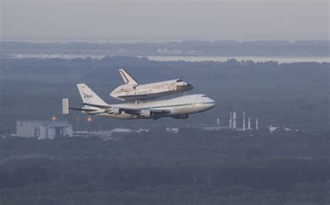 Spaceflight Now Sts Photos Discovery Departure Seen From The Vab