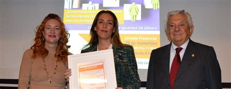 Viamed Santa Ángela de la Cruz recibe una certificación por su recién