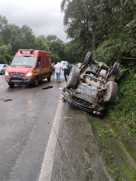 Obv Acidente Na Br Caminhonete Capota Em Trombudo Central