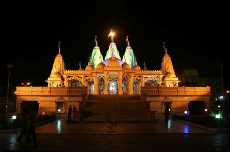 Taluk Jains: PAWAPURI JAIN TEMPLE