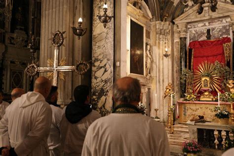 La Processione Delle Confraternite Del Gioved Santo Foto