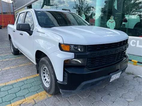 Chevrolet Silverado Doble Cabina 4X2 Usado 2020 Color Blanco Precio