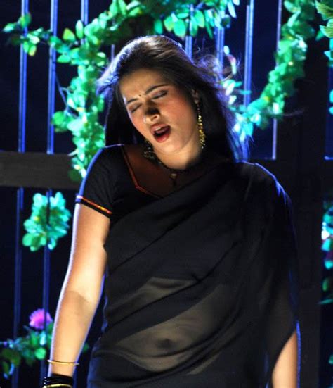 INDIAN ACTRESS South Indian Actress Navaneet Kaur Hot And Sexy Saree