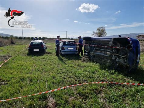 Mineo Sequestrata Area Con Carcasse Di Auto Denunciati I Tre