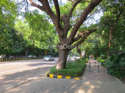 RESIDENTIAL APARTMENT FOR SALE PRITHVIRAJ ROAD CENTRAL DELHI 4 BHK