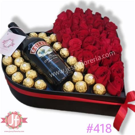 Corazón 50 rosas Baileys y Ferreros Jessy Floreria