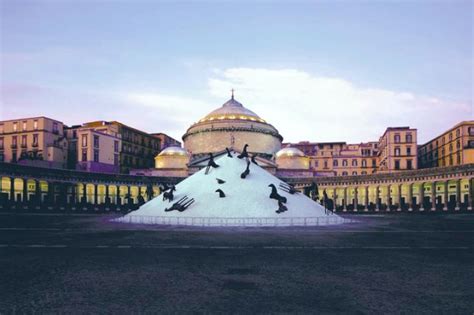 Napoli Piazza D Arte Le Installazioni Artistiche Pi Suggestive Di