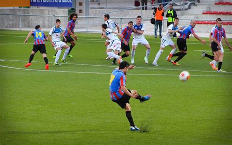 ¿qué Hace Un Delantero De Fútbol Futboljobs