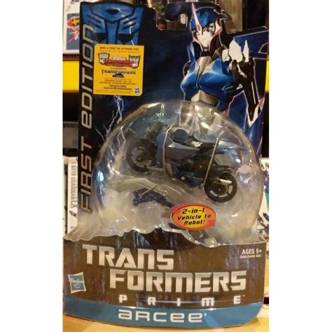 Hasbro Transformers Prime First Edition Deluxe Class Autobot Arcee