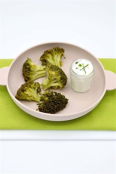 Fleurettes de brocoli et sauce au fromage blanc Cuisinez pour bébé