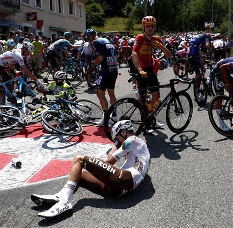 Tour De France Zuschauer L St Massensturz Aus Wout Poels Gewinnt