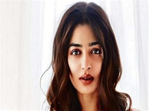 Netflix Favourite Girl Radhika Apte Doing Chat With Actor Before Shoot Nude Scene Know Her Bold
