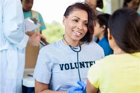 10 Reasons To Volunteer As An EMT Giving Back To Your Community